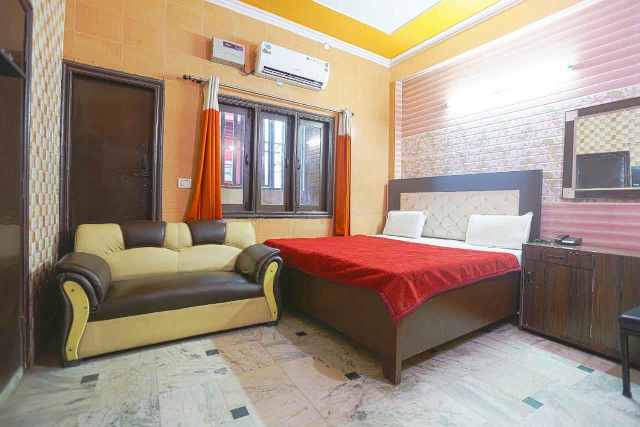 Spot On 43436 Hotel Mannat Spot Murádábád Exteriér fotografie