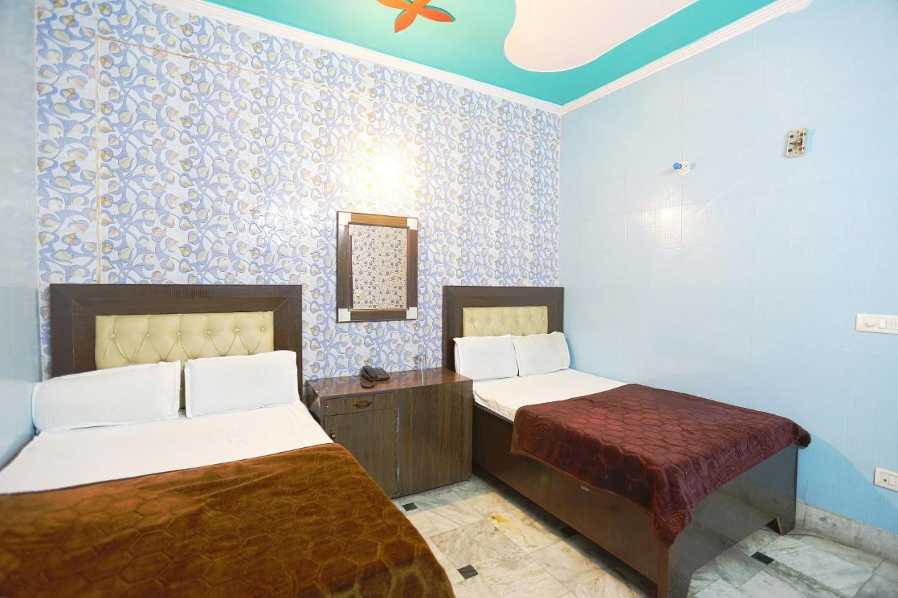 Spot On 43436 Hotel Mannat Spot Murádábád Exteriér fotografie
